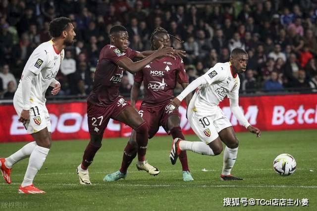 日天模式！库里半决赛和决赛合计轰进17记三分